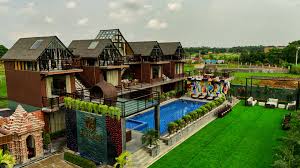 Large dining space at The Knight Resort, Santiniketan